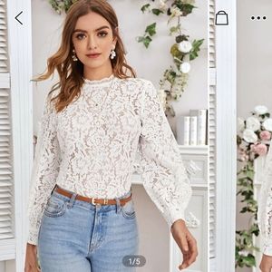 Lace blouse with baggy sleeve